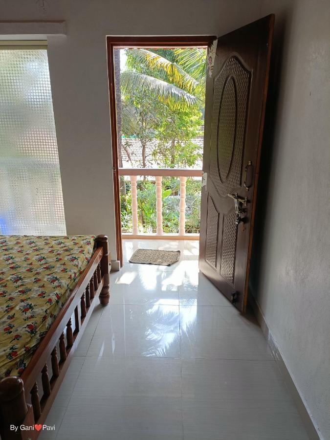 Golden Wings Cafe Hotel Gokarna  Eksteriør billede